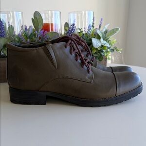 Men's Brown Chukka Boots with Maroon Laces